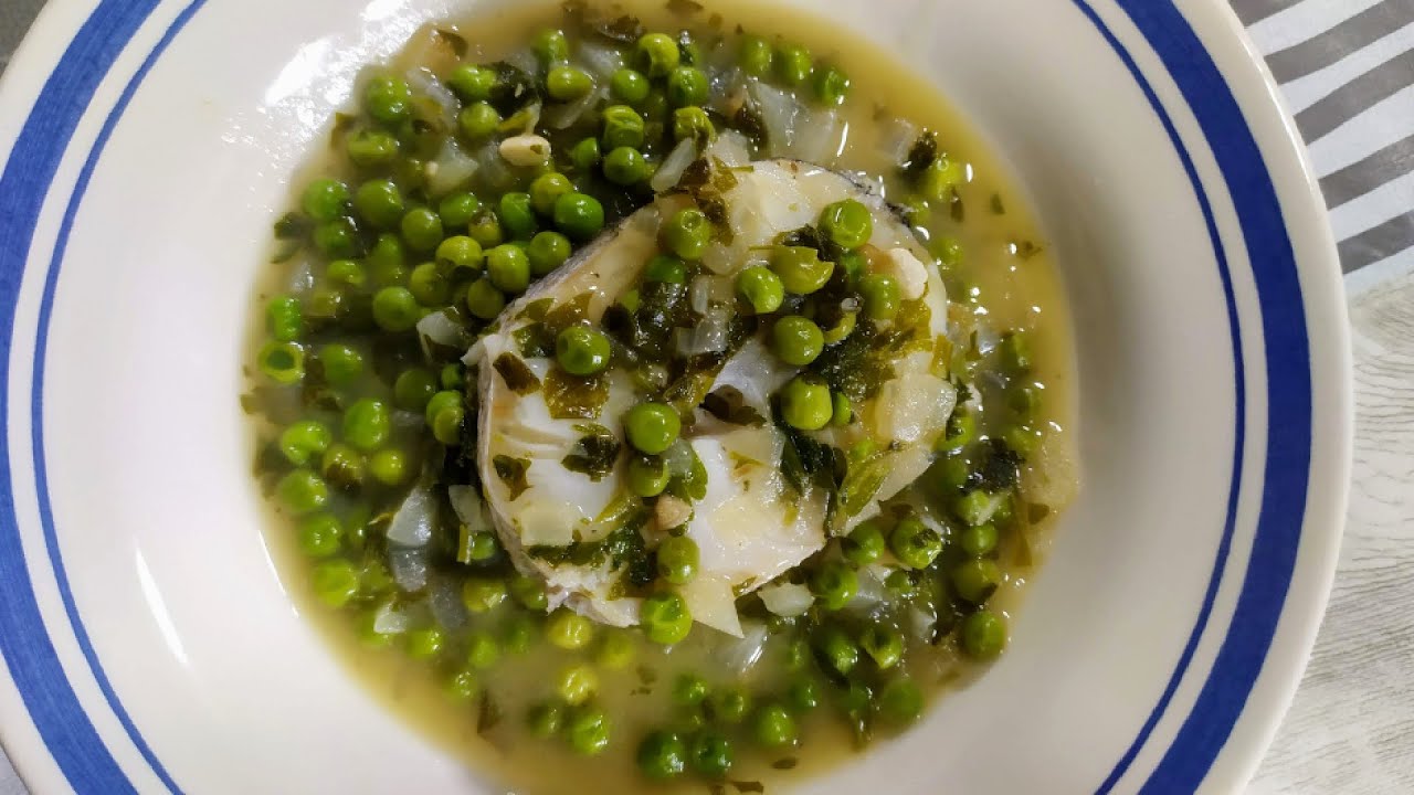 Merluza en salsa verde con guisantes