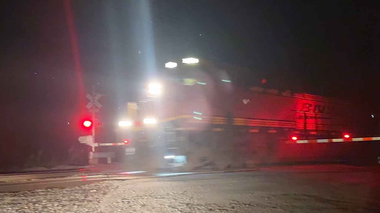 70 mph BNSF Z train flying through the night ( Z-LACWSP )!! BNSF Transcon: Emporia sub..8/13/25