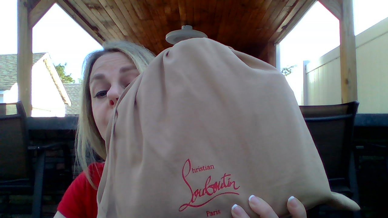 CHRISTIAN LOUBOUTIN HANDBAG REVIEW || WHAT FITS || WHERE ARE ALL THE LOUBOUTIN FANS?