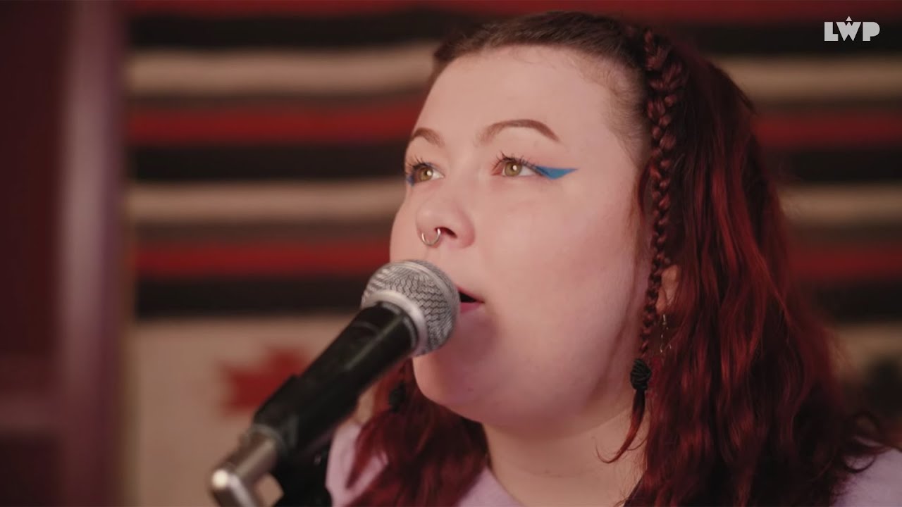 Adwaith - Cwympo | FOCUS WALES | GWYLIAU '23