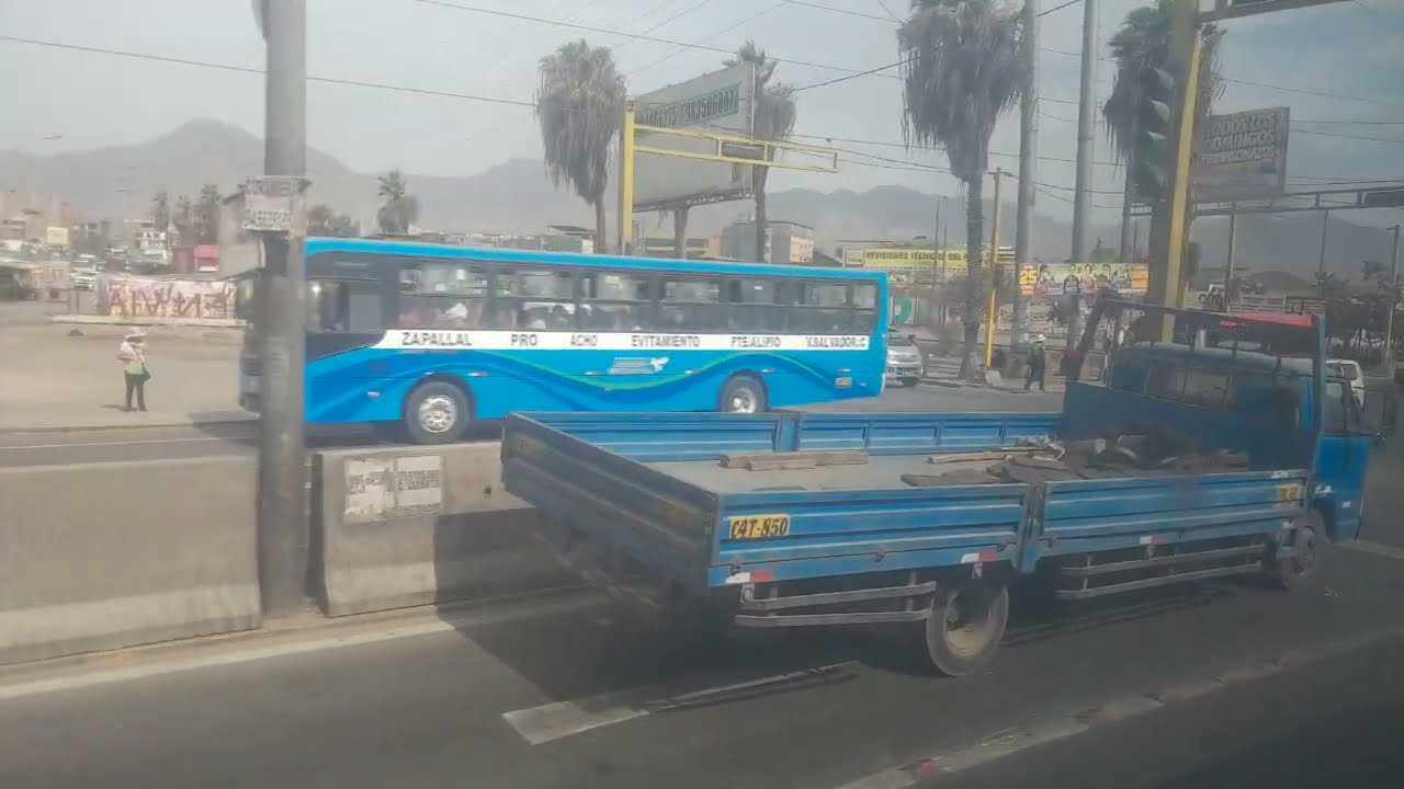 Desde la Carretera Panamericana Norte km 33 en el distrito de  Puente Piedra llegando a Comas