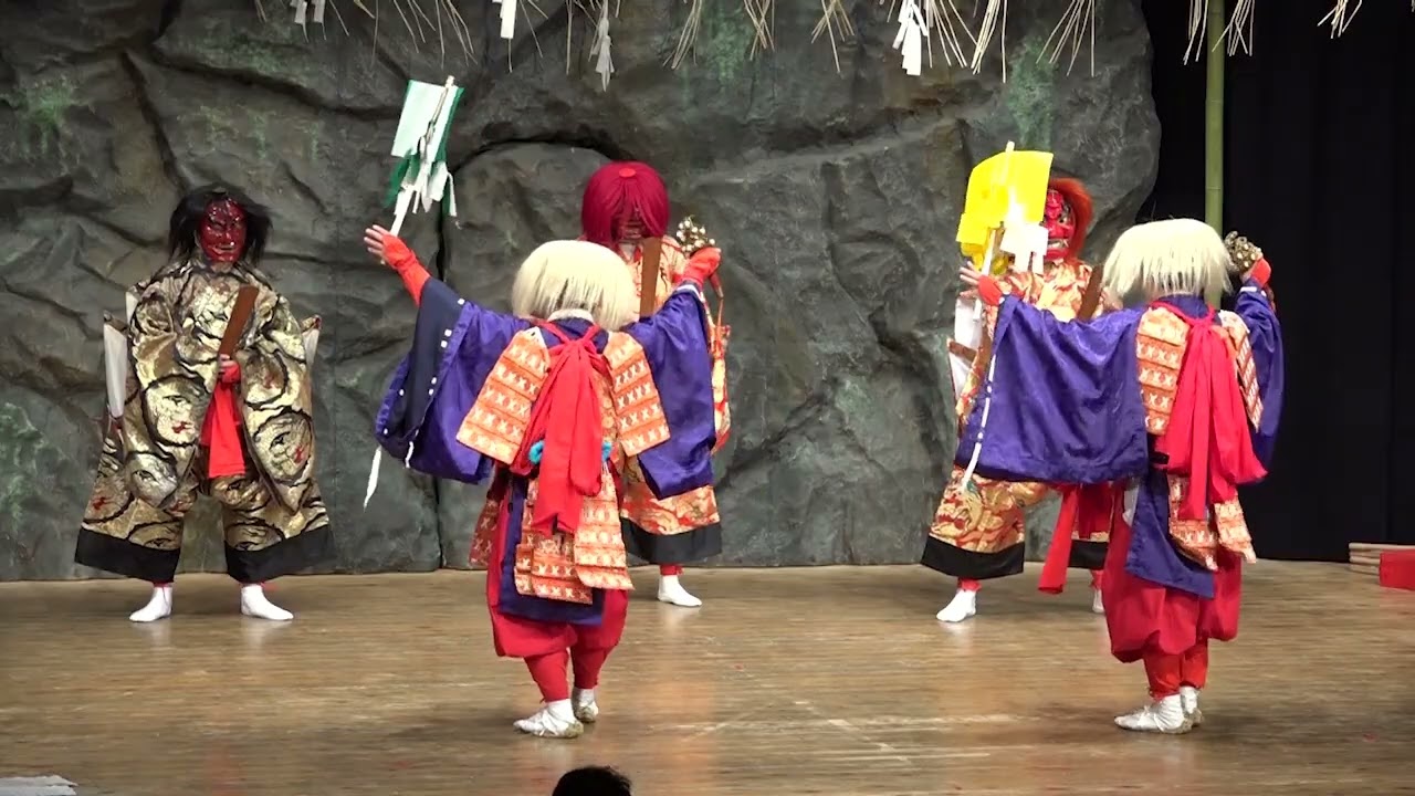 新年特別公演 神楽舞 吉田俚楽座 天皇遣 (てんこうけん)（於）豊後大野市 神楽会館