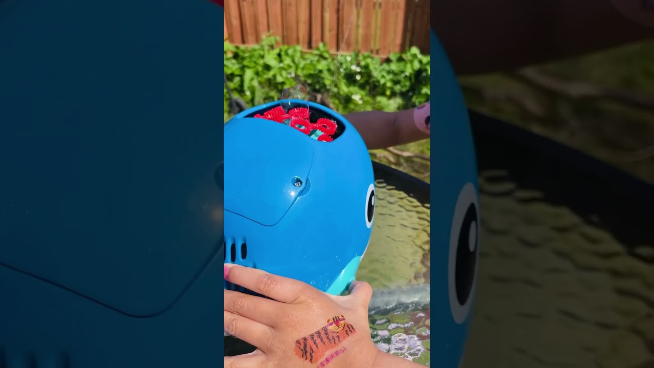 Bubbles!❤️ #bubbles #bubbletoy #bubbleshooter #bubblewhale #kidsfun #outdoorfun #toys #shorts