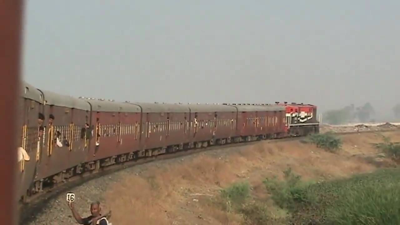 YDM4A on a Curve - Akola-Ratlam Metre Gauge Pass. (Dec. 23, 2008)