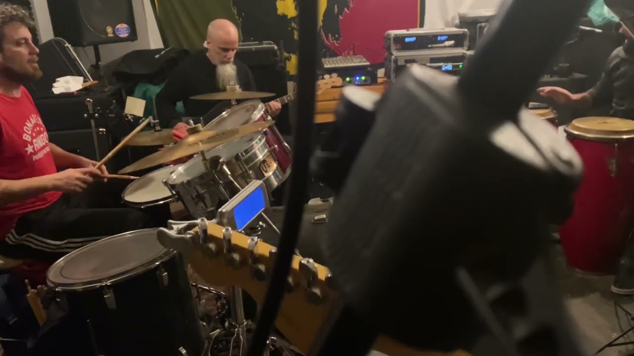 Ensayando “El Negro Bembón” salsa boricua