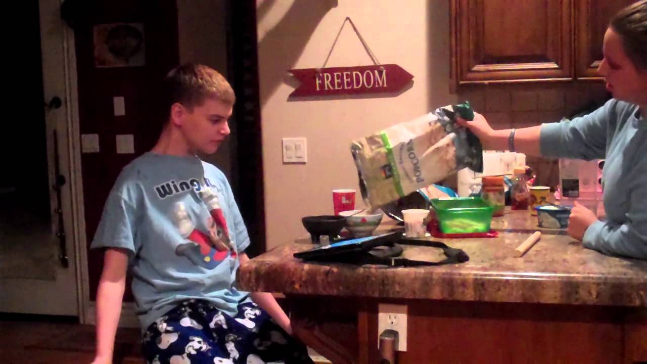 Integrating AAC device during Mealtime with nonverbal autism
