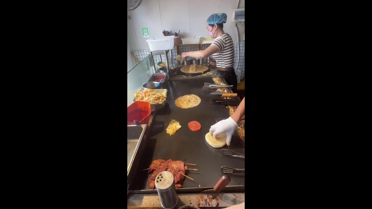 Delicious food live