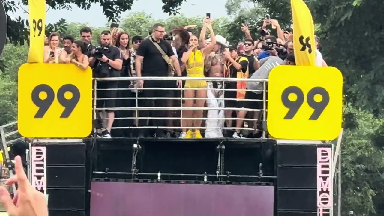 Ivete pequena Eva - no pré carnaval de São Paulo 2026 ibirapuera- trio demolidor 