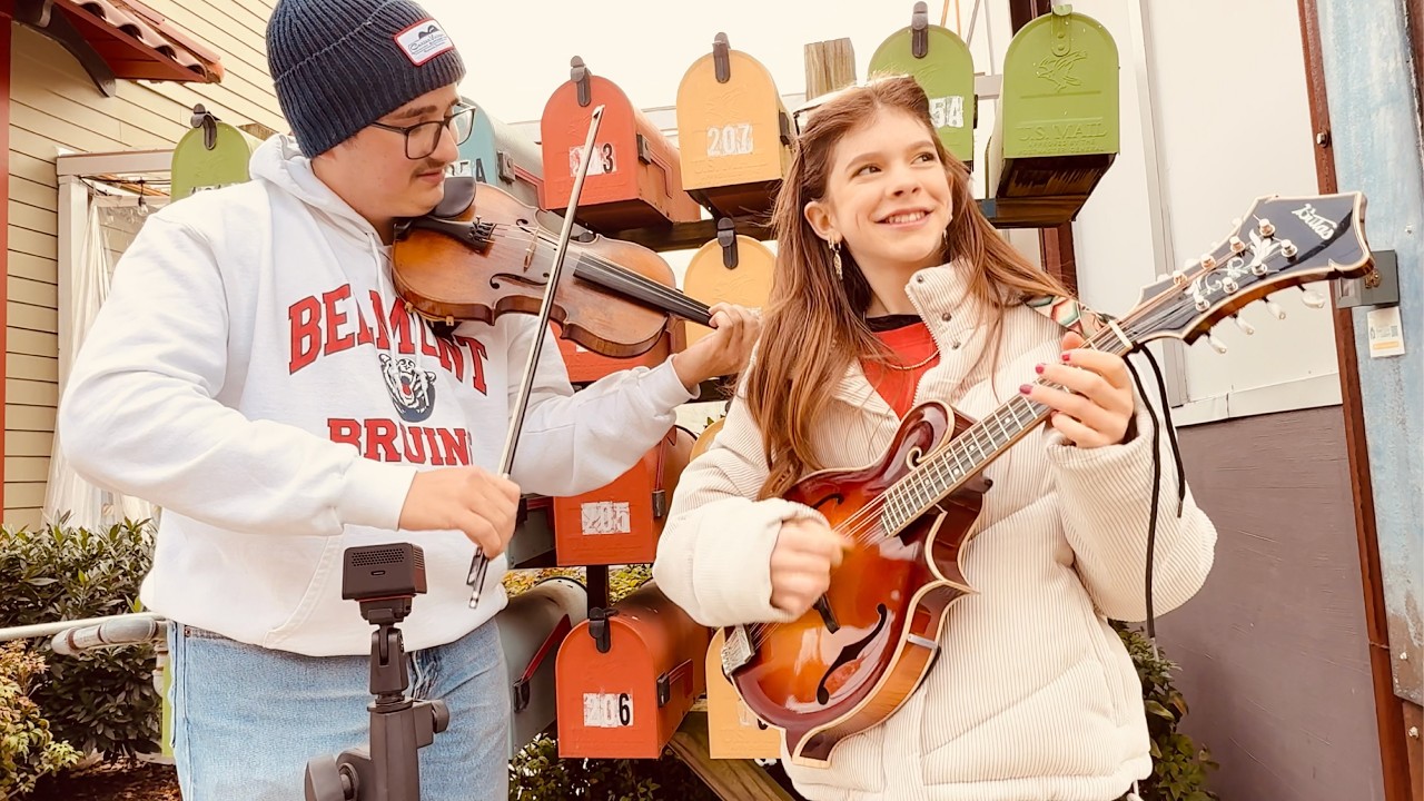 Sidewalk Duo in Nashville Bluegrass Scene? *Blackberry Blossom*