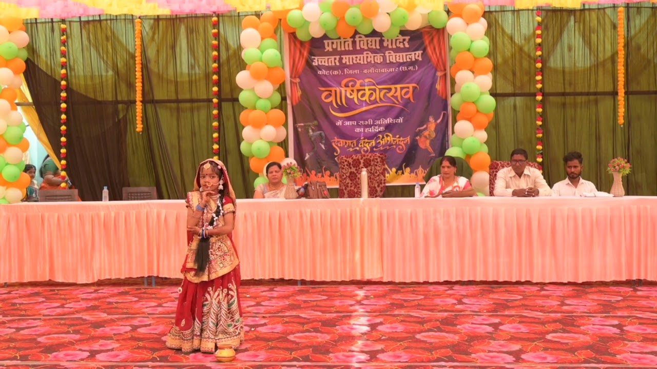 9  01 पूर्वी चंद्राकर  गोकुल की राधा चली वह चली करके श्रृंगार