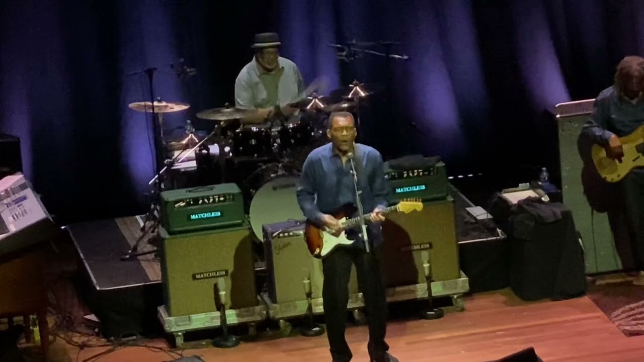 14. Robert Cray Band - Phone Boot