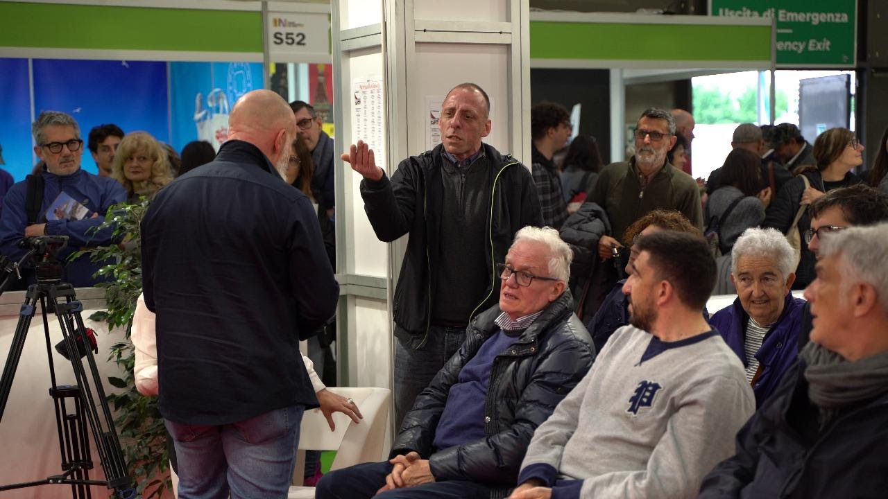Antonella Viola contestata da un no vax al Salone del Libro. La risposta dell'immunologa