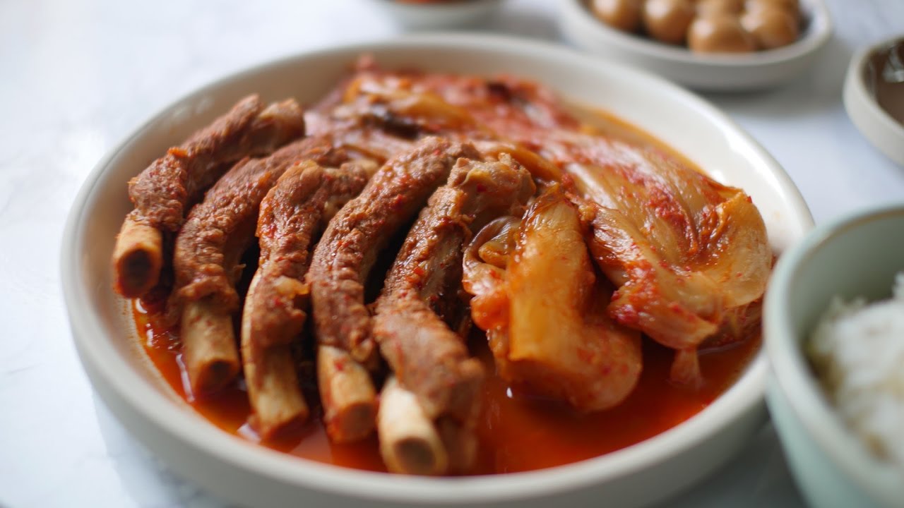 밥도둑~ [ 등갈비김치찜 만들기:braised back rib and kimchi] koreanfood[우미스쿠킹 : 그녀의요리]