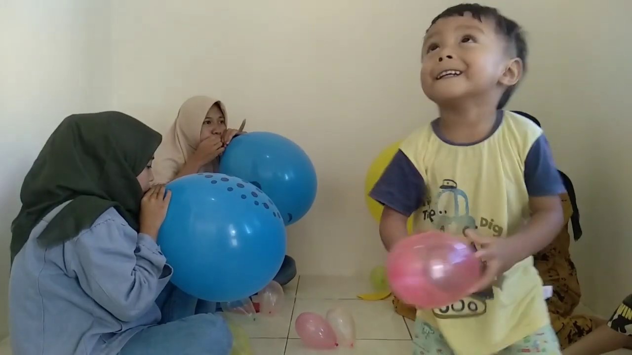 Meniup Balon Terbesar dan Balon Terkecil | Big Ballon and Small Ballon