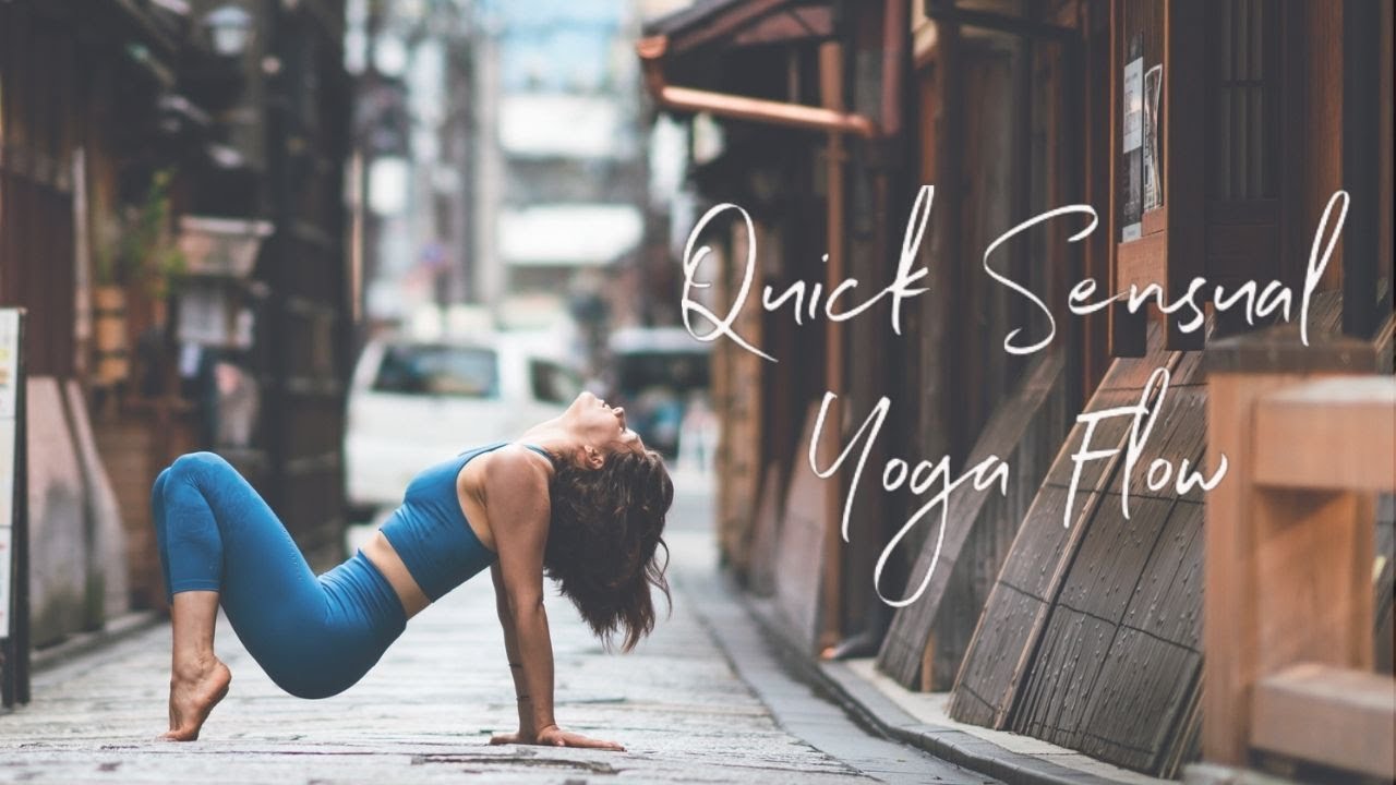 quickie shakti flow ☾ 10-min sensuous feminine yoga ☾ with santa