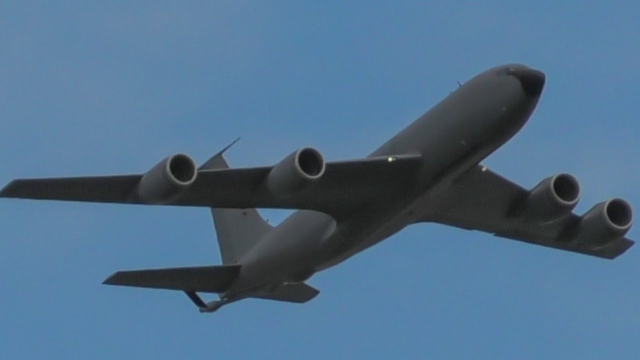 One of the last KC-135s leaving McClellan after nellis red flag training is over.