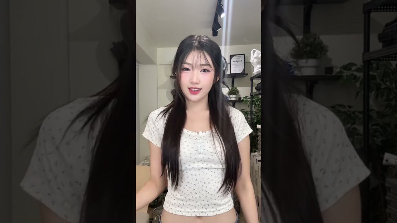Marine มารีน กชพร | BNK48 | Team BIII