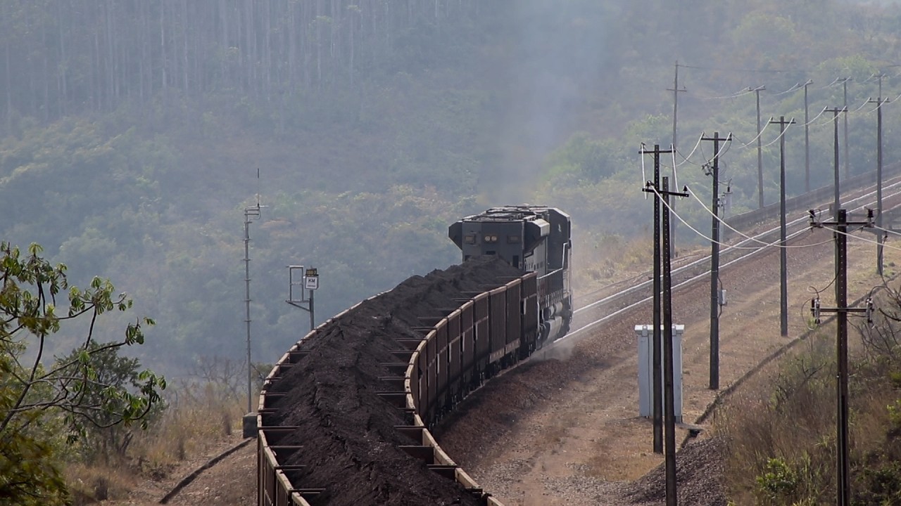 ENFIM REGISTREI ELA!!  VEJA A LOCOMOTIVA MAIS FORTE DA MRS SOFRENDO PARA VENCER FORTE RAMPA!!