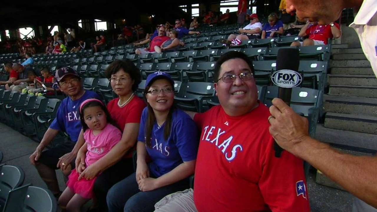 BAL@TEX: South Korean fans take in the game