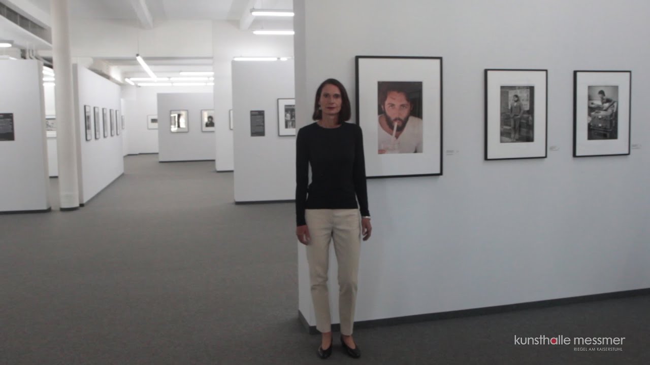 Dr. Antje Lechleiter führt durch die neue Ausstellung über Linda McCartney in der kunsthalle messmer