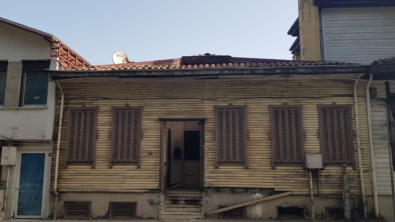 Çubuklu sokaklarını ve Hıdiv Kasrı'nı geziyoruz.