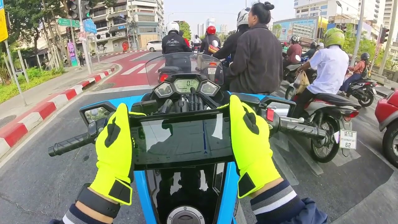 POV: Honda NM4 ในเมืองกรุงยามเช้า
