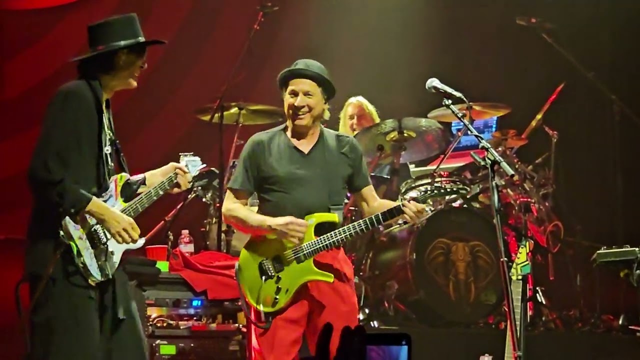 BEAT (Belew, Levin, Vai, Carey): 