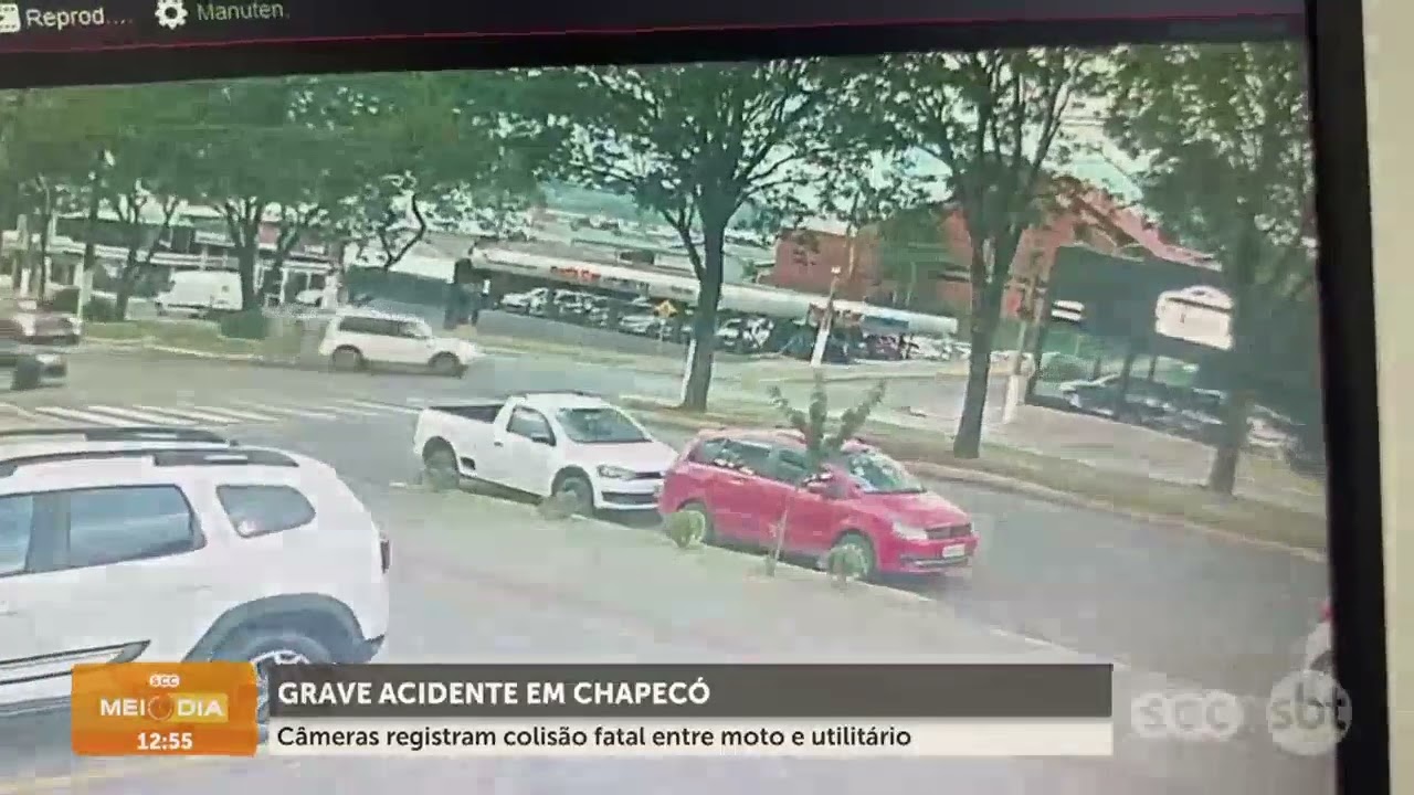 Grave acidente em Chapecó entre carro e moto é flagrado por câmera | Segurança | SCC Meio-Dia