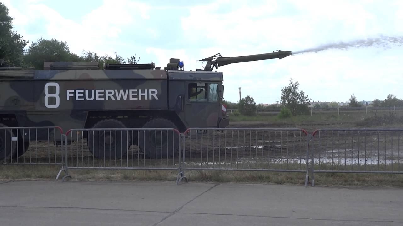 Großflugtage Großenhain 2016- Feuerlösch-Kraftfahrzeuge (FlKfz) (Bw) - FlKfz 8000 -
