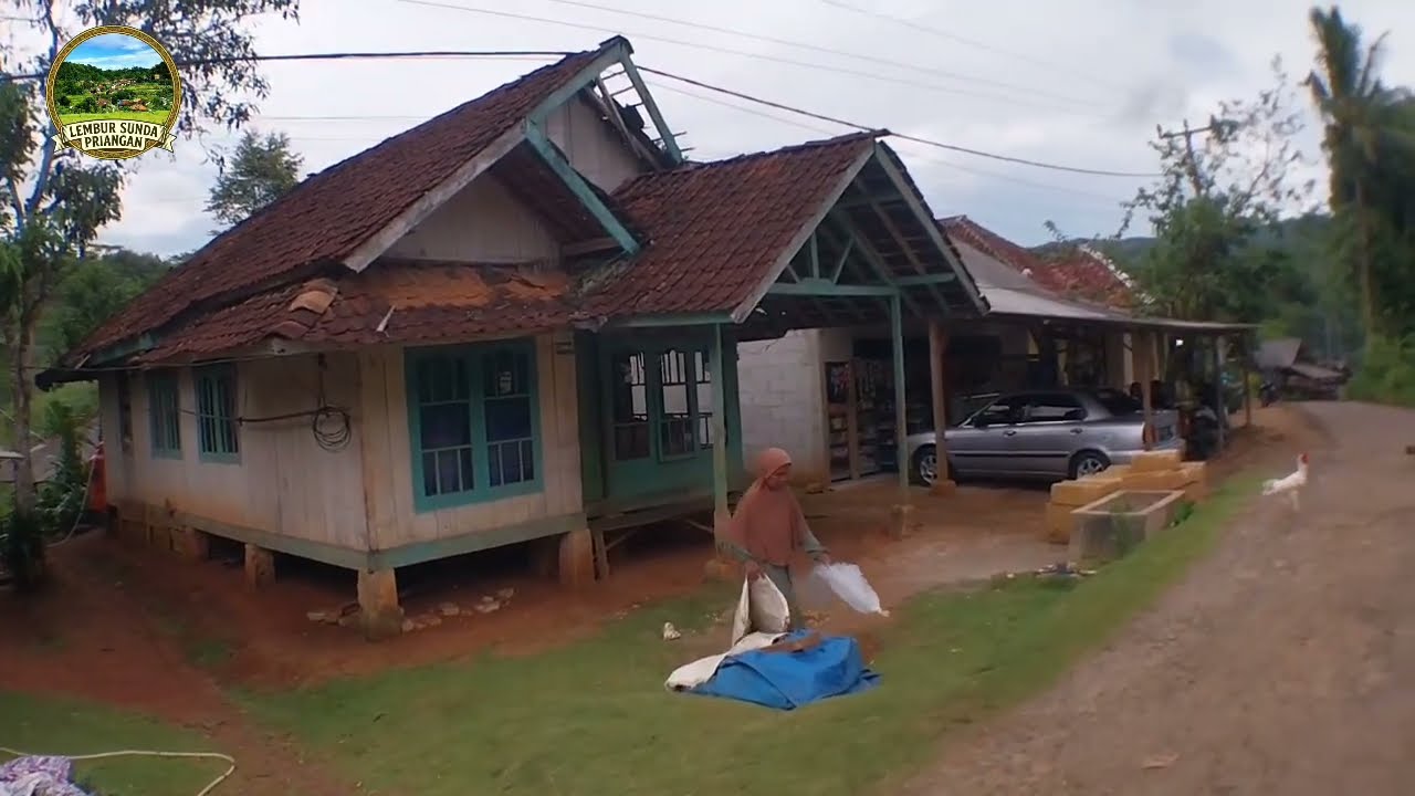 Suasana dikampung yang berada diperbatasan antar kecamatan,kehidupannya sangat berbeda sekali