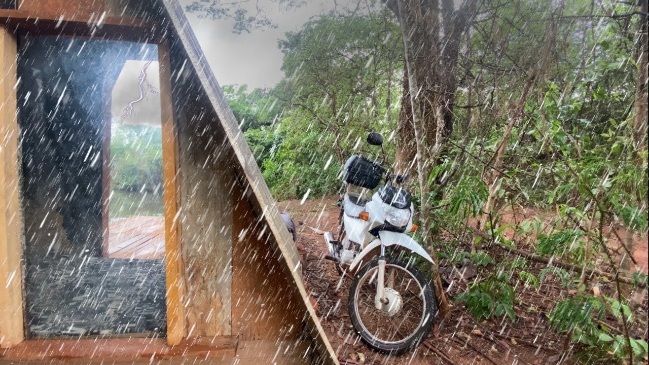 Fui acampar de moto na chuva. Tempestade no acampamento. Camping in the rain