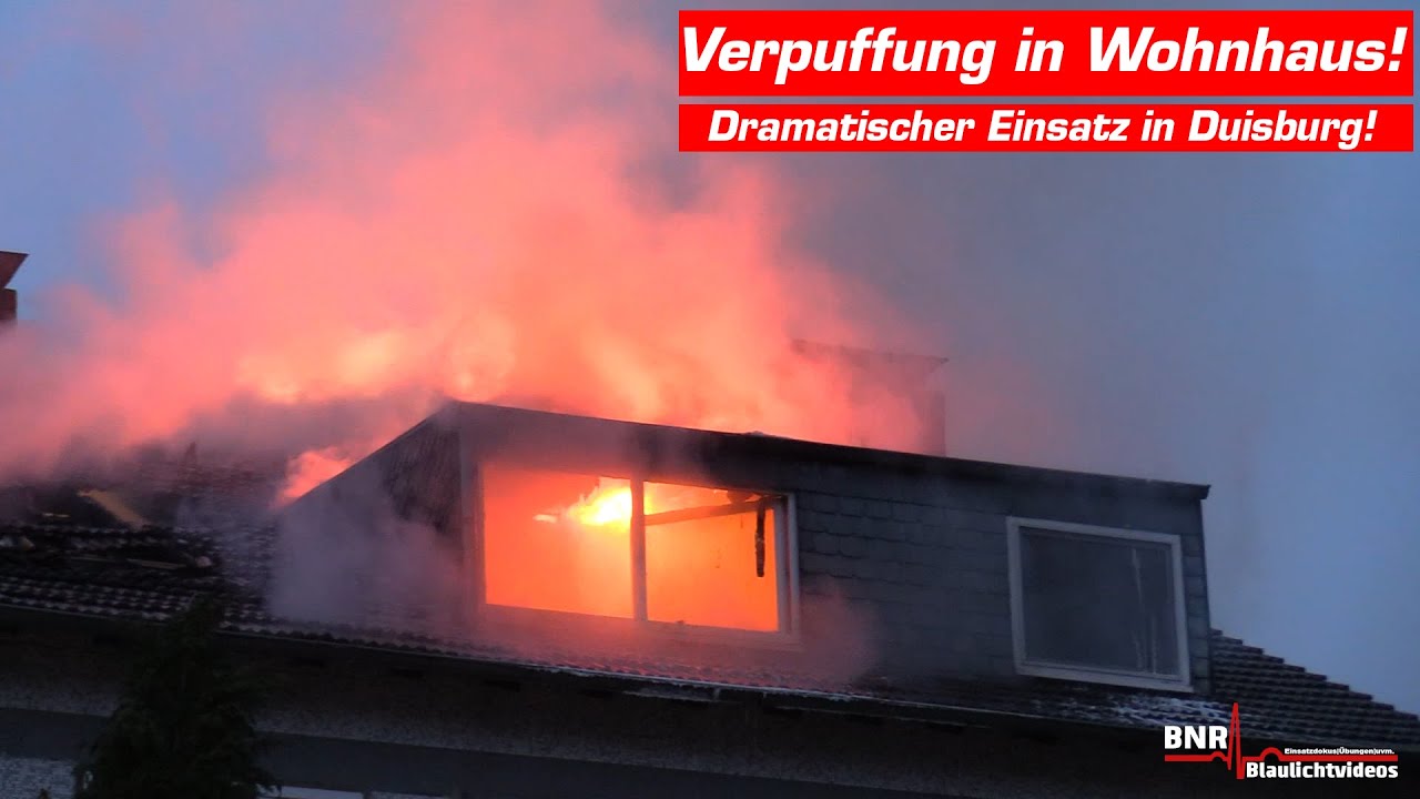 [DRAMATISCHE VERPUFFUNG!] Person aus Fenster gesprungen! Dachstuhl brennt vollständig aus!