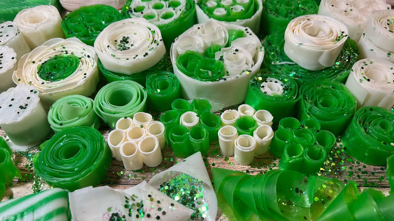 ASMR soap crushing 💚🕊💚 super crunchy green and white soap set with roses, spirals, and starch!