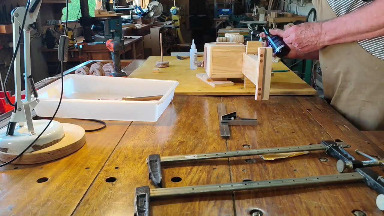 Atelier do Vovô Arte em Madeira - Miniaturas - Biterbilt parte II - Wooden cars/Truck  model