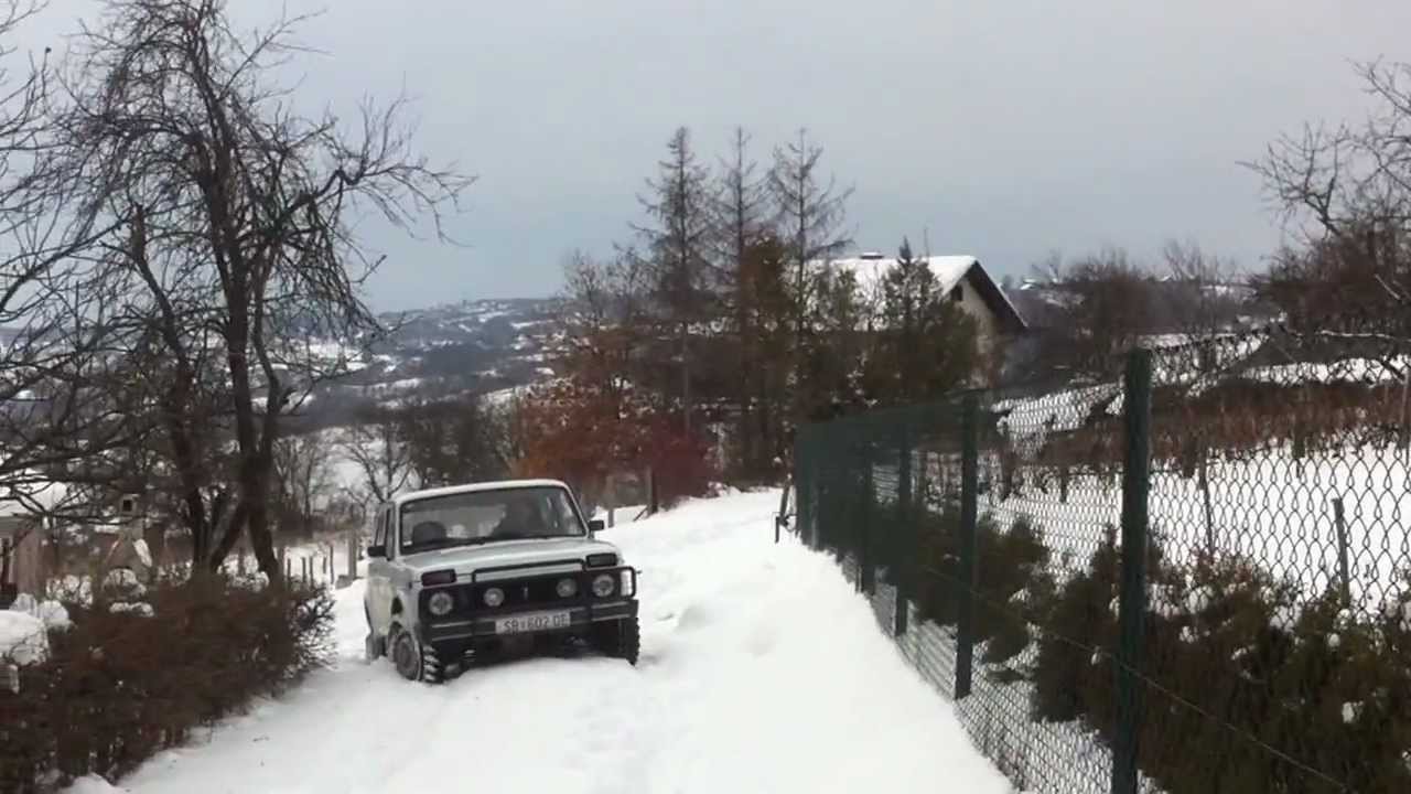 Lada Niva snow off road
