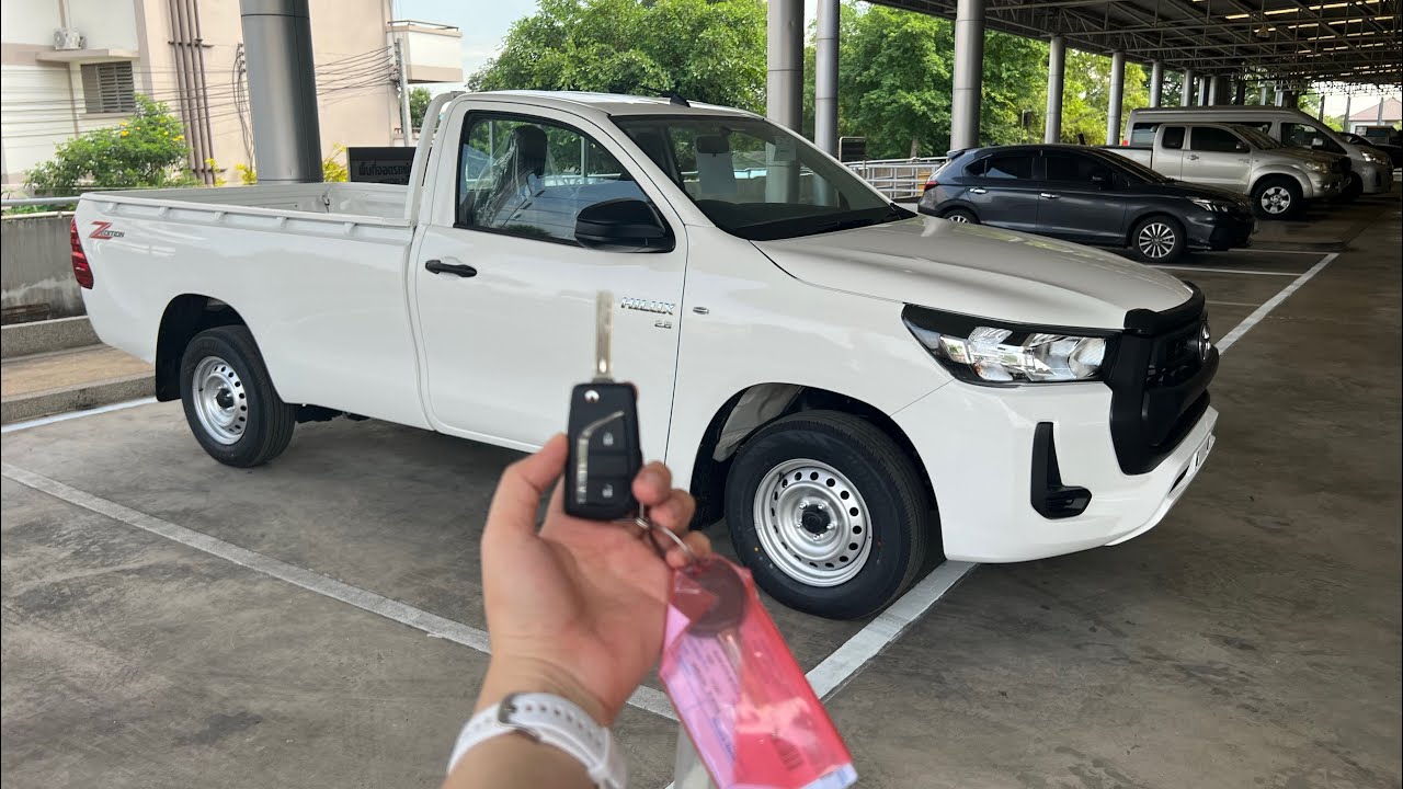 พาชมโตโยต้ารีโว่ 2.8 Entry ตอนเดียวขับ2 เกียร์ธรรมดาราคา 609,000.-แบบรอบคัน Toyota Revo Standard Cab