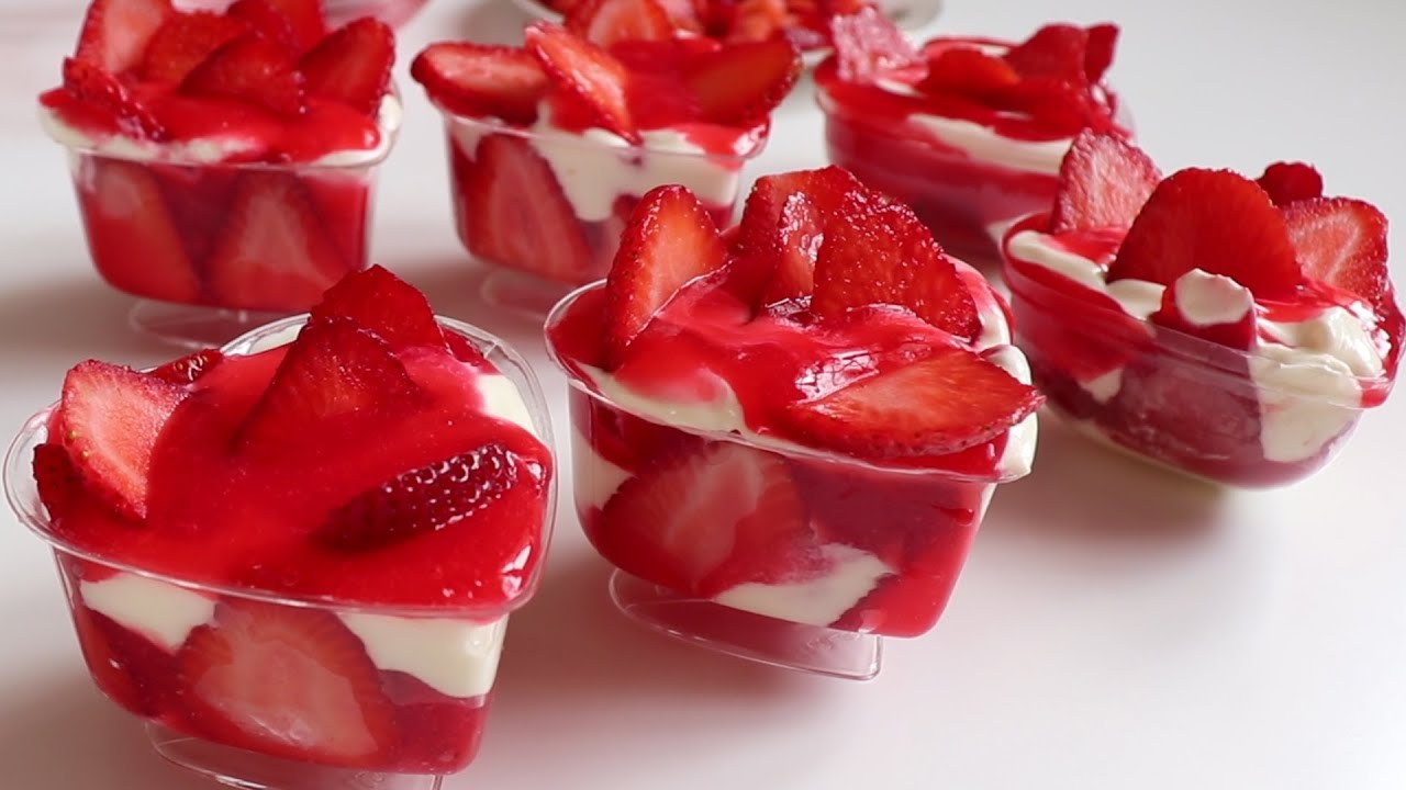 تحلية باردة بالفراولة   Dessert de fraises en verrines