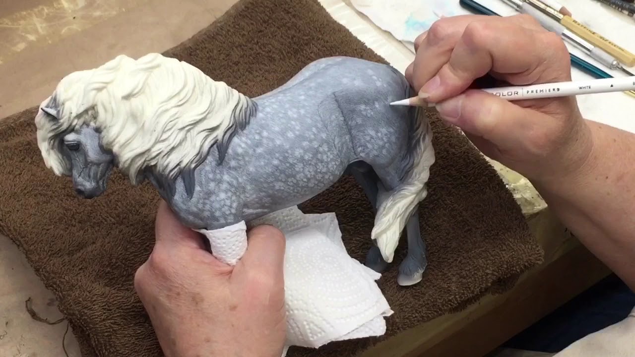 How to blend colored pencils to make a dapple gray model horse