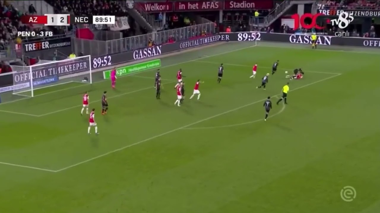 Bas Dost Struck By Heart Attack during AZ vs N.E.C. game in the Dutch Eredivisie !!!