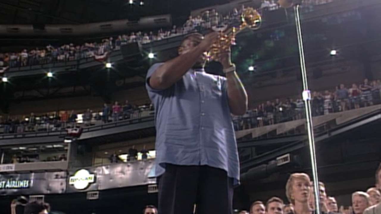 2001 NLDS Gm5: McGuire performs 'God Bless America'