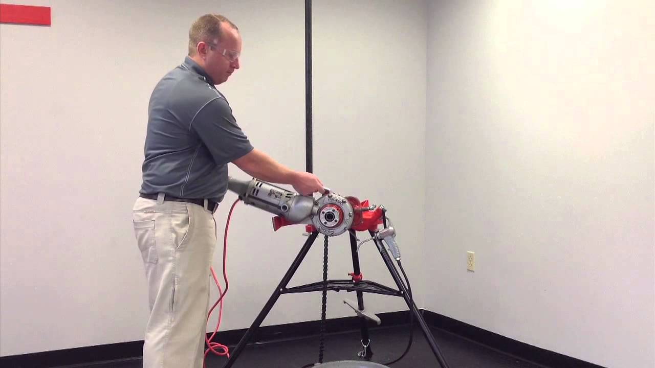 Как использовать ручной электропривод RIDGID® 700
