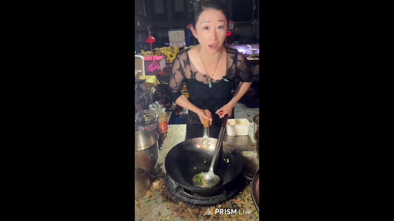 Chinese Woman expert in cooking.
