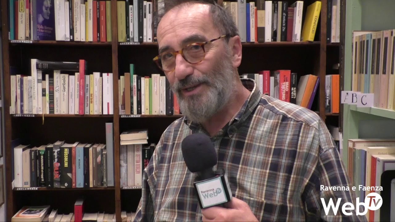 Libreria Scattisparsi, un luogo dove perdersi tra libri e foto d'epoca
