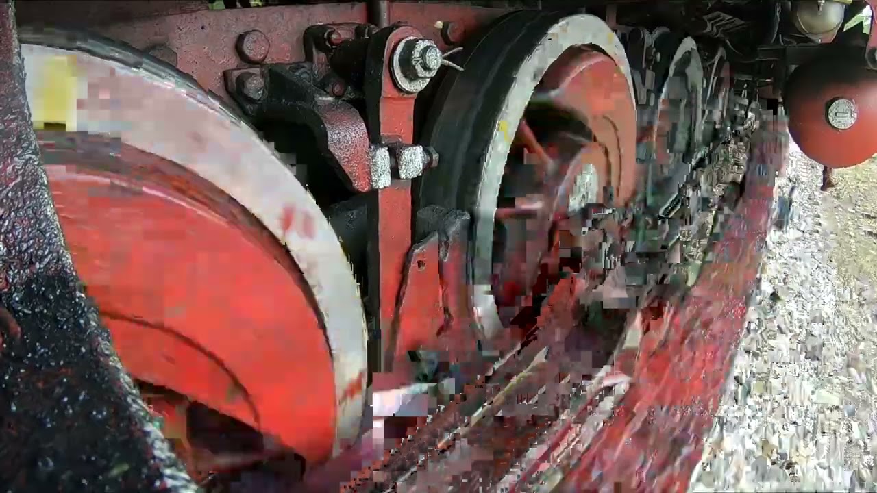 Driving gear of narrow gauge steam locomotive with flangeless wheel