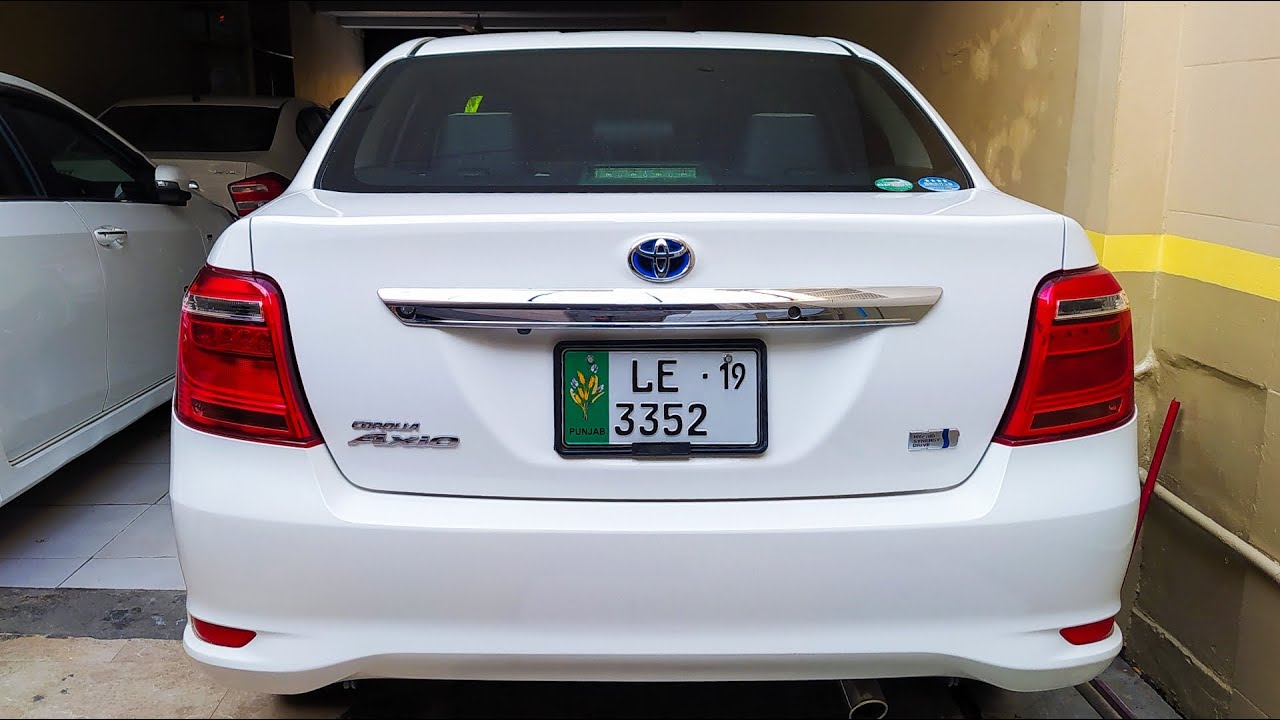 Toyota Corolla Axio Hybrid Review | Way Better Than Local Toyota Yaris? | Price,Specs & Features |