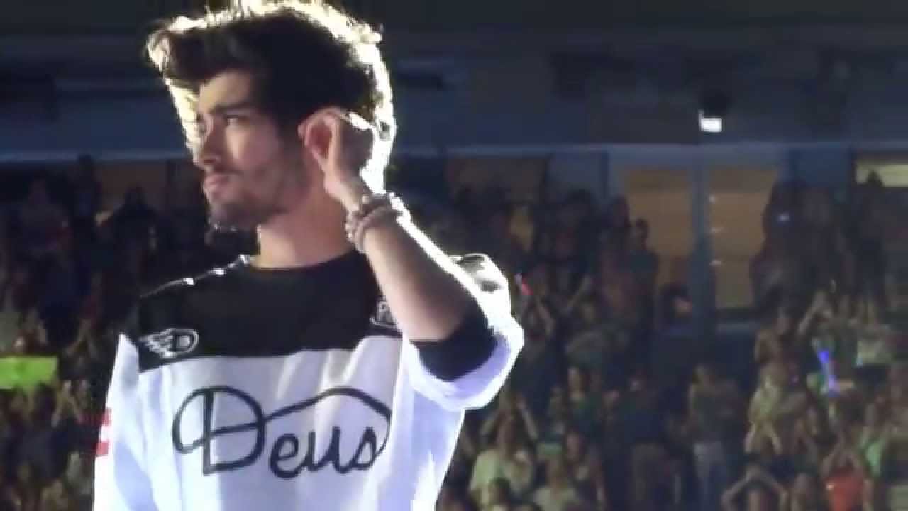 One Direction-Rock Me(Live)