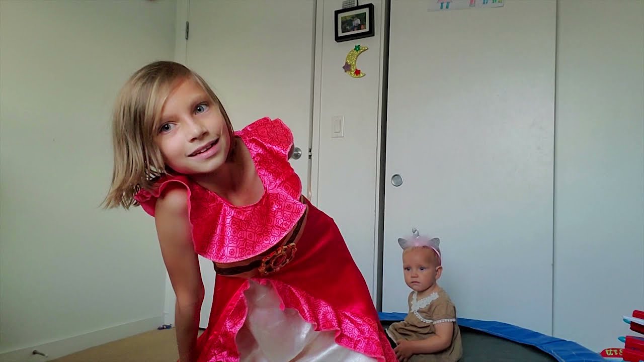 DRESS Up Party - Kids Dancing & Jumping on Trampoline- Disney Princesses, LOL, & Unicorns Costumes