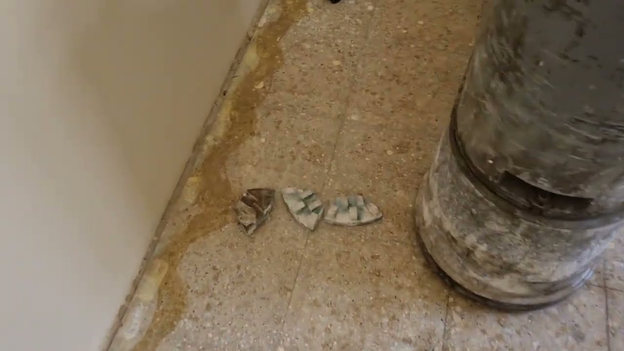 جلي البلاط بالرياض جلي وتلميع بلاط قديم بحجر الالماس والتلميع بالكرستال قبل وبعد العمل 0558208480