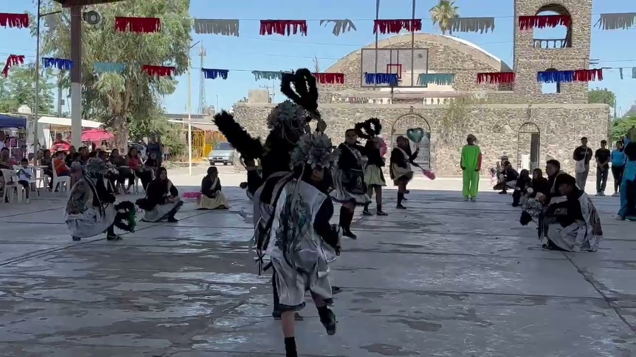 Danza de pluma la Guadalupana en el ejido luchana