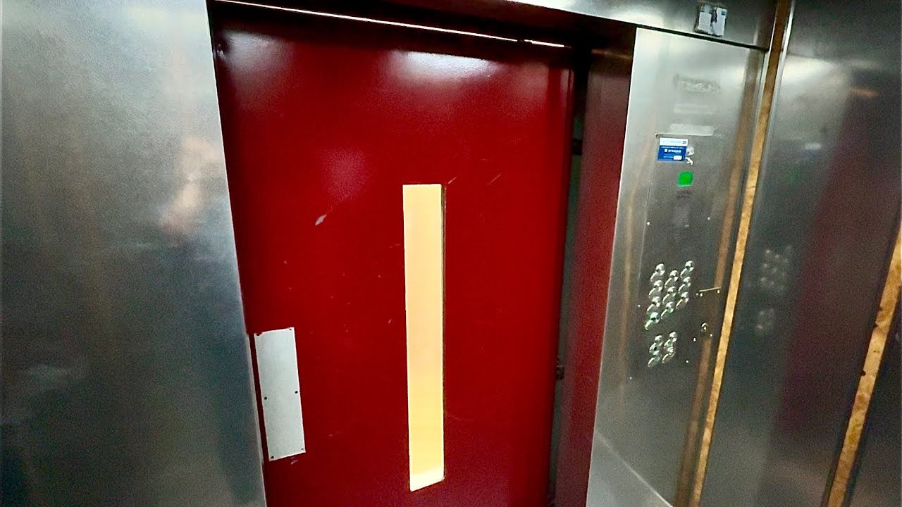 Nice high-rise 1964 Otis elevator (modernized in 2005) - Toulon, France